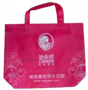 <b>新型無紡布全自動制袋機=提升工作效率</b>