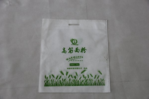 無紡布袋裝面粉容易受潮嗎